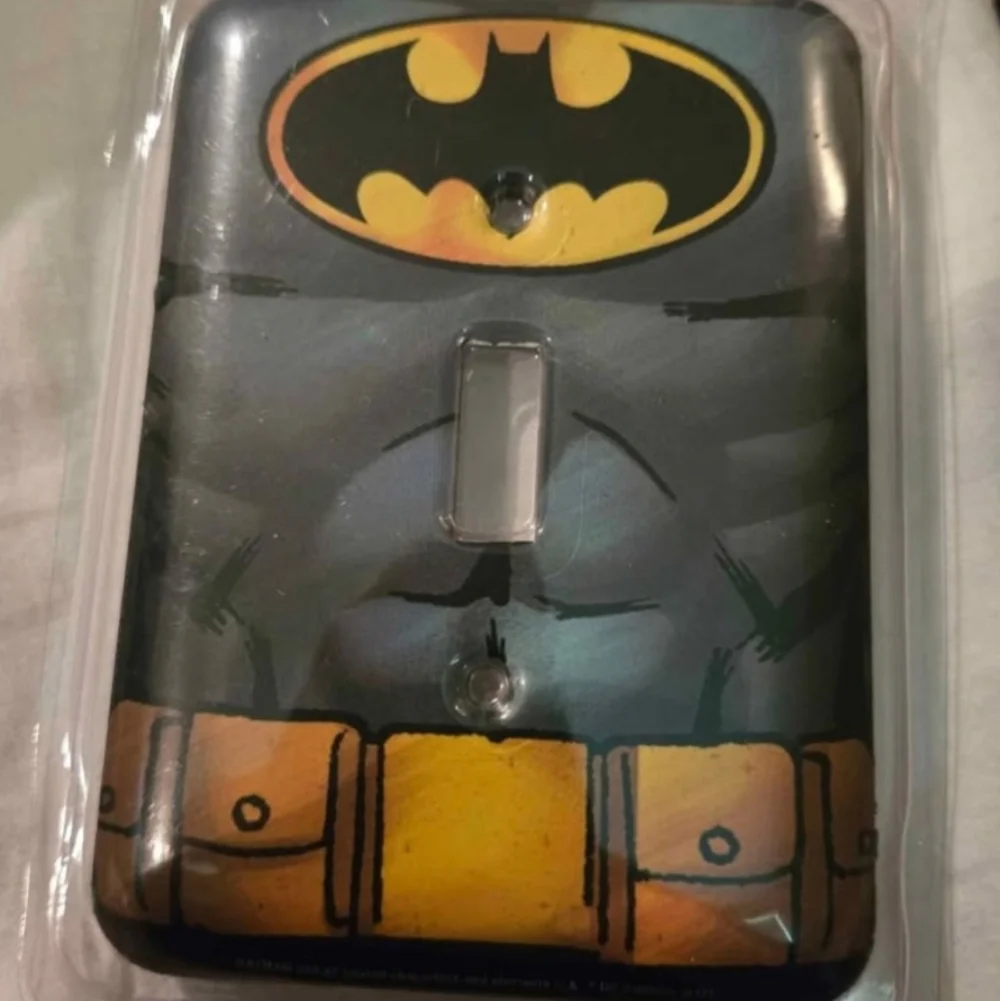 DC Comics Batman Suit Light Switch Cover Plate Graphic Wall Hardware NEW NIB - Picture 3 of 5